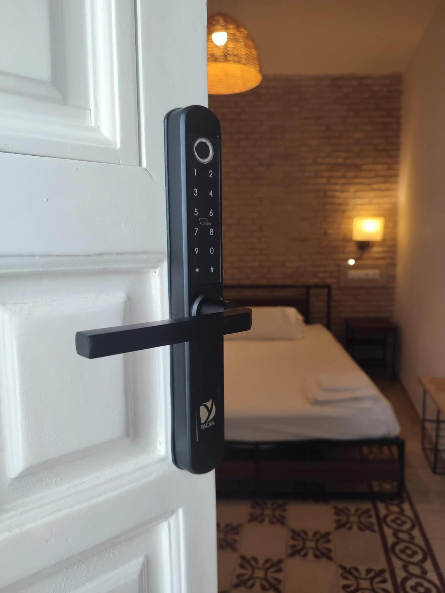 Hostel Ibarra By Bossh! Hotels Seville Luaran gambar